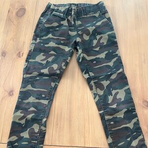 Camo crop ankle pants, size 3/4, 4 pockets